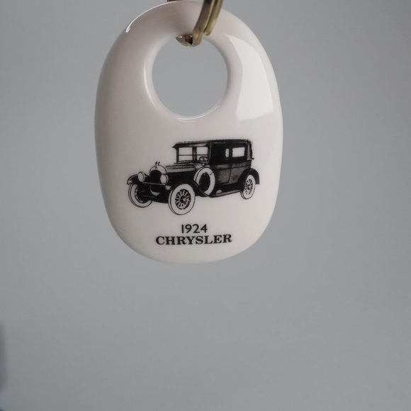 Vintage 1988 ROYAL DOULTON Chrysler Keychain - Picture 8 of 9